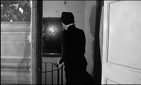 『亡霊の復讐』 1965　約41分：扉の向こうに下への螺旋階段＋額絵