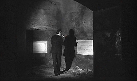 『亡霊の復讐』 1965　約1時間1分：隠し扉の先の地下、納骨堂