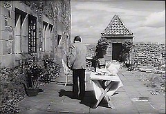 『袋小路』 1966　約6分：城、一階とテラス