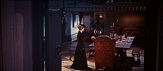 『凶人ドラキュラ』 1966　約22分：玄関から広間（向かって左寄り）