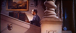 『凶人ドラキュラ』 1966　約24分：二階から三階への階段