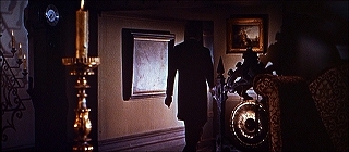 『凶人ドラキュラ』 1966　約28分：吹抜歩廊の向かって左下の通路