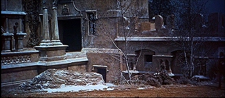 『凶人ドラキュラ』 1966　約51分：玄関前、右寄り