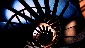 『呪いの館』 1966　約41分：第一の螺旋階段、真上から
