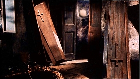 『呪いの館』 1966　約51分：検屍小屋、飛びこんでくる白い鞠