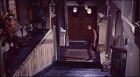 『蛇女の脅怖』 1966　約2分：主階段、上から