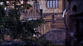 『吸血ゾンビ』 1966　約59分：墓地から街路への階段