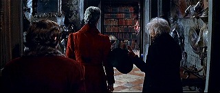 『吸血鬼』 1967　約45分：広間から小部屋をはさんで奥の図書室へ