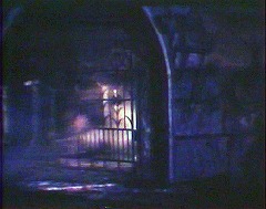 『吸血魔のいけにえ』 1967　約28分：城門