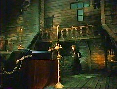 『妖婆 死棺の呪い』 1967　約50分：第二夜　堂内、奥に玄関　その上に吹抜歩廊