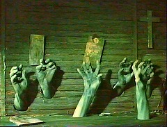 『妖婆 死棺の呪い』 1967　約1時間6分：第三夜　堂内、湧きだすいくつもの手
