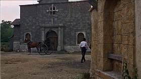 『帰って来たドラキュラ』 1968　約7分：村の教会
