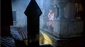 『帰って来たドラキュラ』 1968　約37分：右にマリアの部屋のバルコニー