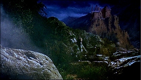『帰って来たドラキュラ』 1968　約1時間28分：右奥に城