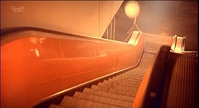 『世にも怪奇な物語』 1968　約1時間24分：第3話　空港のエスカレーター、上から＋跳ねる白い鞠