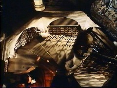 『ターヘル・アナトミア － 悪魔の解体新書 －』 1968　約1時間17分：螺旋階段、真上から＋装飾格子の影