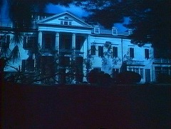 『血の唇』 1970　約20分：旧館の外観、夜