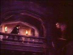 『バンパイア・ラヴァーズ』 1970　約2分：城、吹抜の二階回廊　下から