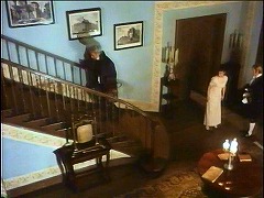 『バンパイア・ラヴァーズ』 1970　約59分：モートン邸、階段　吹抜回廊から