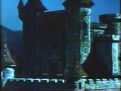 『ドラキュラ復活！ 血のエクソシズム』 1970　約6分：城の外観、細部