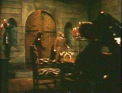 『ドラキュラ復活！ 血のエクソシズム』 1970　約28分：玄関広間