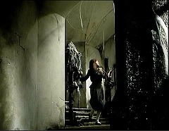 『闇のバイブル 聖少女の詩』 1970　約19分：救貧院、地下室(?)