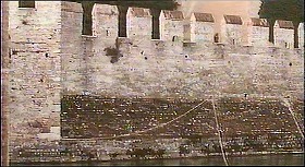 『さらば美しき人』 1971　約1時間4分：ソランツォの城、歩廊のある城壁