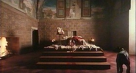 『さらば美しき人』 1971　約1時間41分：ソランツォの城、アンナベッラの部屋＋黒犬