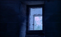 『催淫吸血鬼』 1971　約5分：壁の向こうに円形の回廊