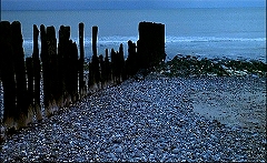 『催淫吸血鬼』 1971　約1時間30分：海岸、杭の列