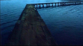 『血みどろの入江』 1971　約1時間3分：桟橋