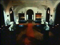 『ヨーガ伯爵の復活』 1971　約2分：広めの廊下(?)