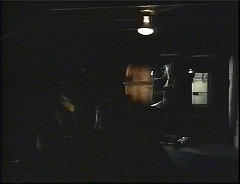 『ヨーガ伯爵の復活』 1971　約2分：地下室のような空間