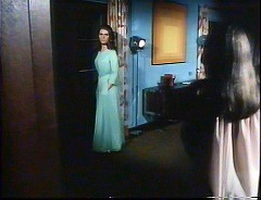 『ヨーガ伯爵の復活』 1971　約18分：シンシアの家の居間＋アルバース《正方形讃》の一点