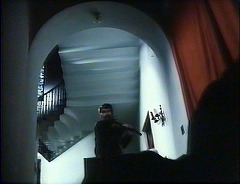 『ヨーガ伯爵の復活』 1971　約1時間23分：館、階段(1)の右脇