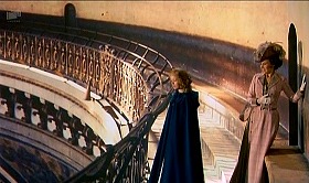 『ハンズ・オブ・ザ・リッパー』 1971　約1時間14分：セント・ポール大聖堂　「ささやきの回廊」