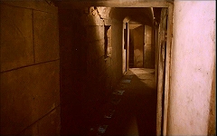 『淫虐地獄』 1971　約1時間8分：狭い廊下