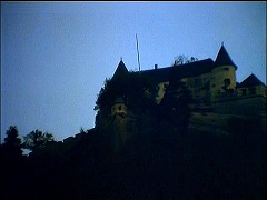 『ドラキュラ血のしたたり』 1971　約41分：城の外観、夜・下から