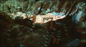 『ワルプルギスの夜 － ウルフVSヴァンパイア －』 1971　約30分：廃墟の一角