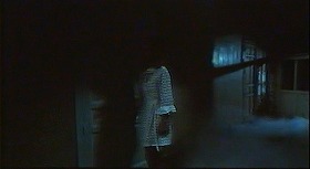 『ワルプルギスの夜 － ウルフVSヴァンパイア －』 1971　約37分：屋敷　霧の這う廊下、反対側