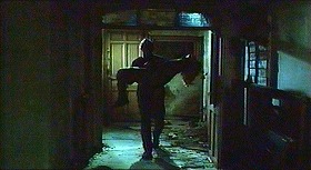 『ワルプルギスの夜 － ウルフVSヴァンパイア －』 1971　約1時間2分：屋敷　廃墟状の廊下