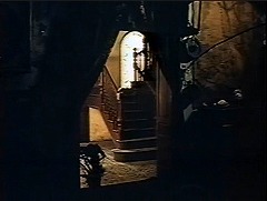 『ター博士の拷問地下牢』 1973　約14分：階段室