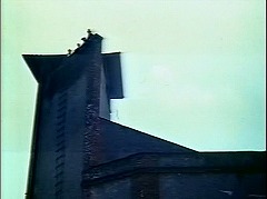 『ター博士の拷問地下牢』 1973　約29分：三角塔と縄梯子、下から