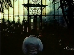 『ター博士の拷問地下牢』 1973　約50分：大温室前