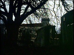 『吸血女地獄』 1973　約48分：城の外観、部分