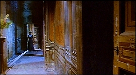 『リサと悪魔』 1973　約46分：廊下