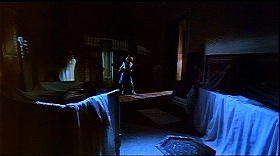 『リサと悪魔』 1973　約1時間11分：家具に白布をかけた暗い部屋