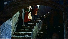 『シンドバッド黄金の航海』 1973　約15分：穴の先の湾曲階段