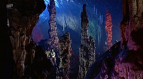 『シンドバッド黄金の航海』 1973　約1時間27分：横穴の先の鍾乳洞