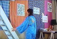 『セリーヌとジュリーは舟でゆく』 1974　約31分：アパルトマンの居間　左にロフトへの白い階段